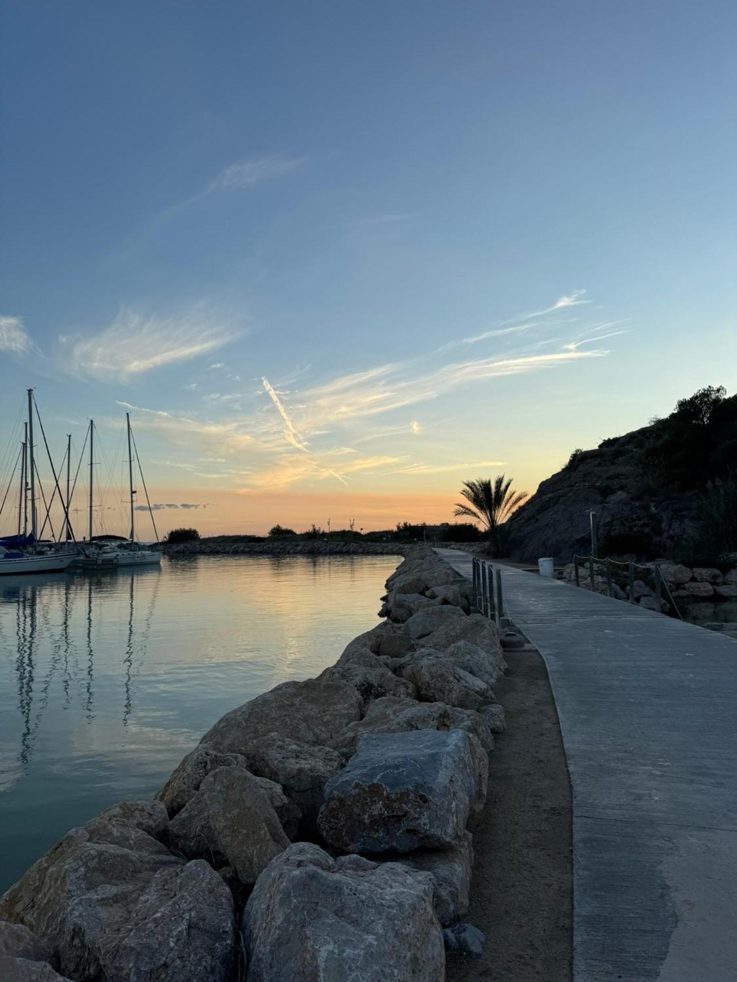 Experience Fantastique De Dormir Berce Par La Mer Pres De Barcelone Castelldefels Ngoại thất bức ảnh